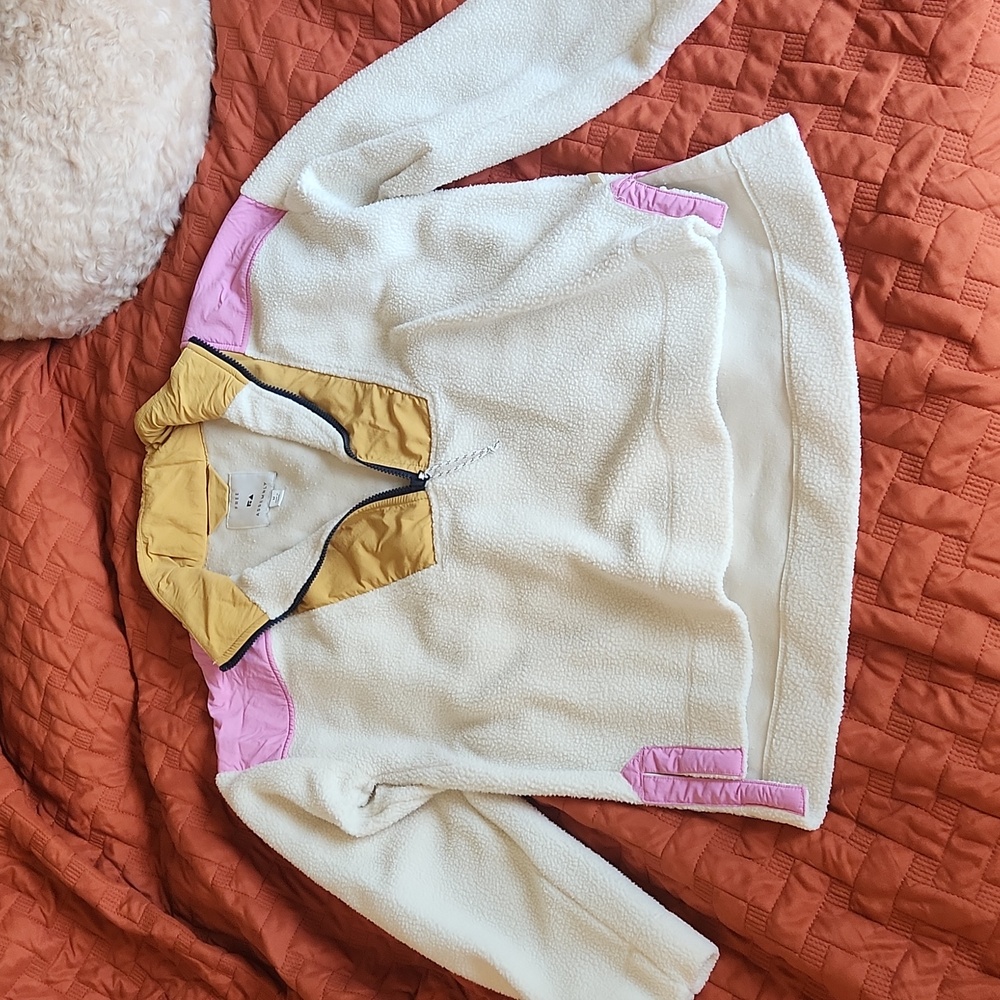 Free Assembly M Pull Over